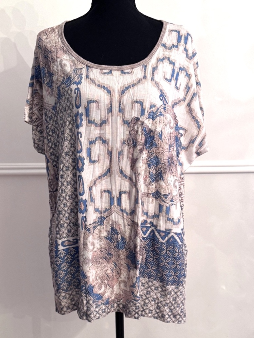 Chicos Size 2 Boho Blue Beige Patchwork Medallion Tunic Top Stretch L 12/14